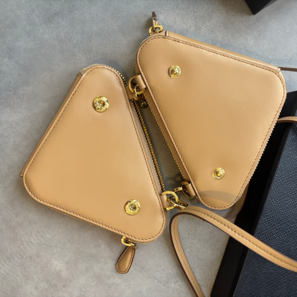 未使用 プラダ　ラフィア レザーミニポーチ ナチュラル ショルダーバック