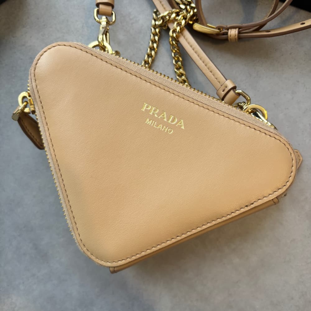 未使用 プラダ　ラフィア レザーミニポーチ ナチュラル ショルダーバック