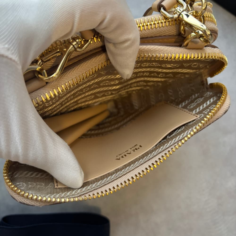 未使用 プラダ　ラフィア レザーミニポーチ ナチュラル ショルダーバック