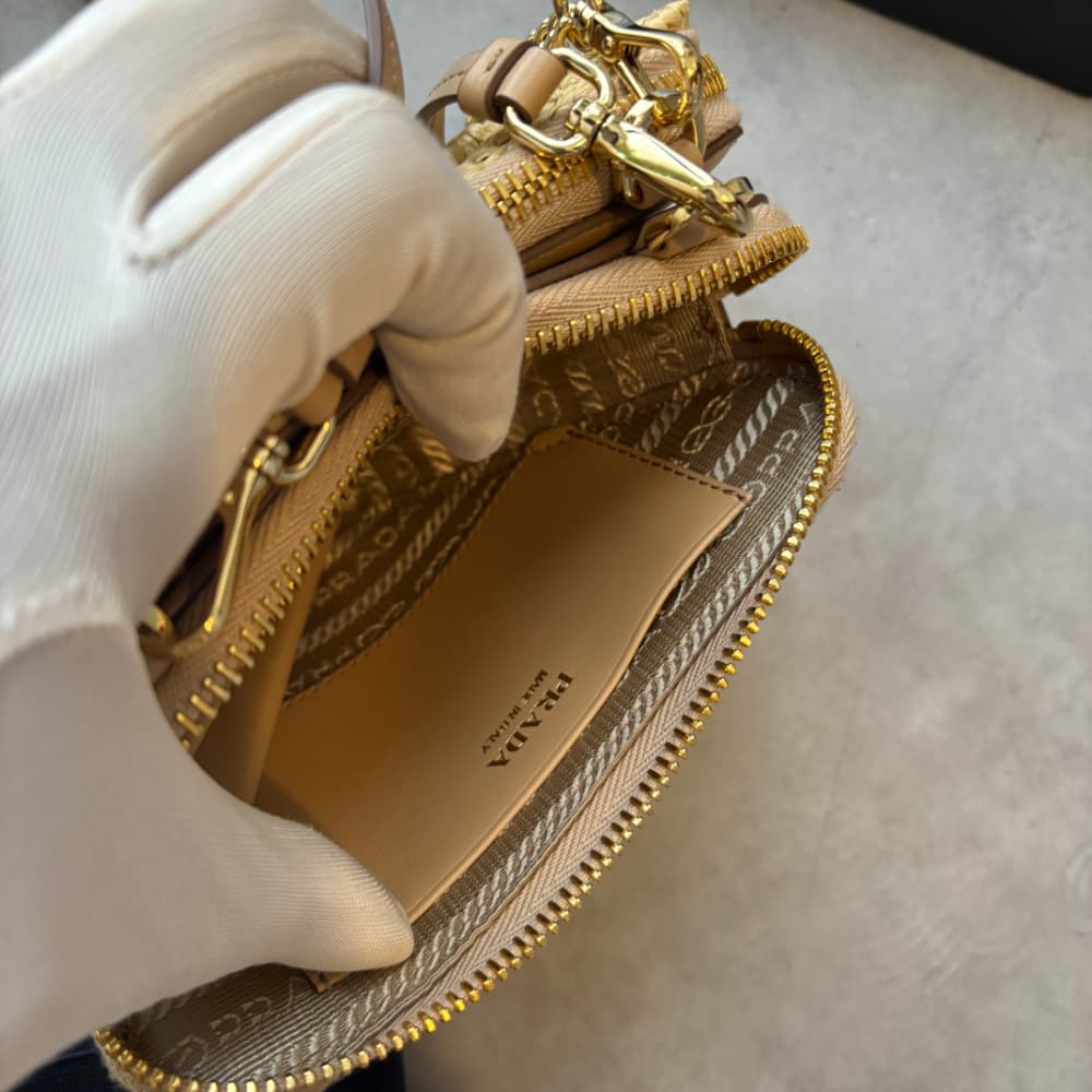 未使用 プラダ　ラフィア レザーミニポーチ ナチュラル ショルダーバック