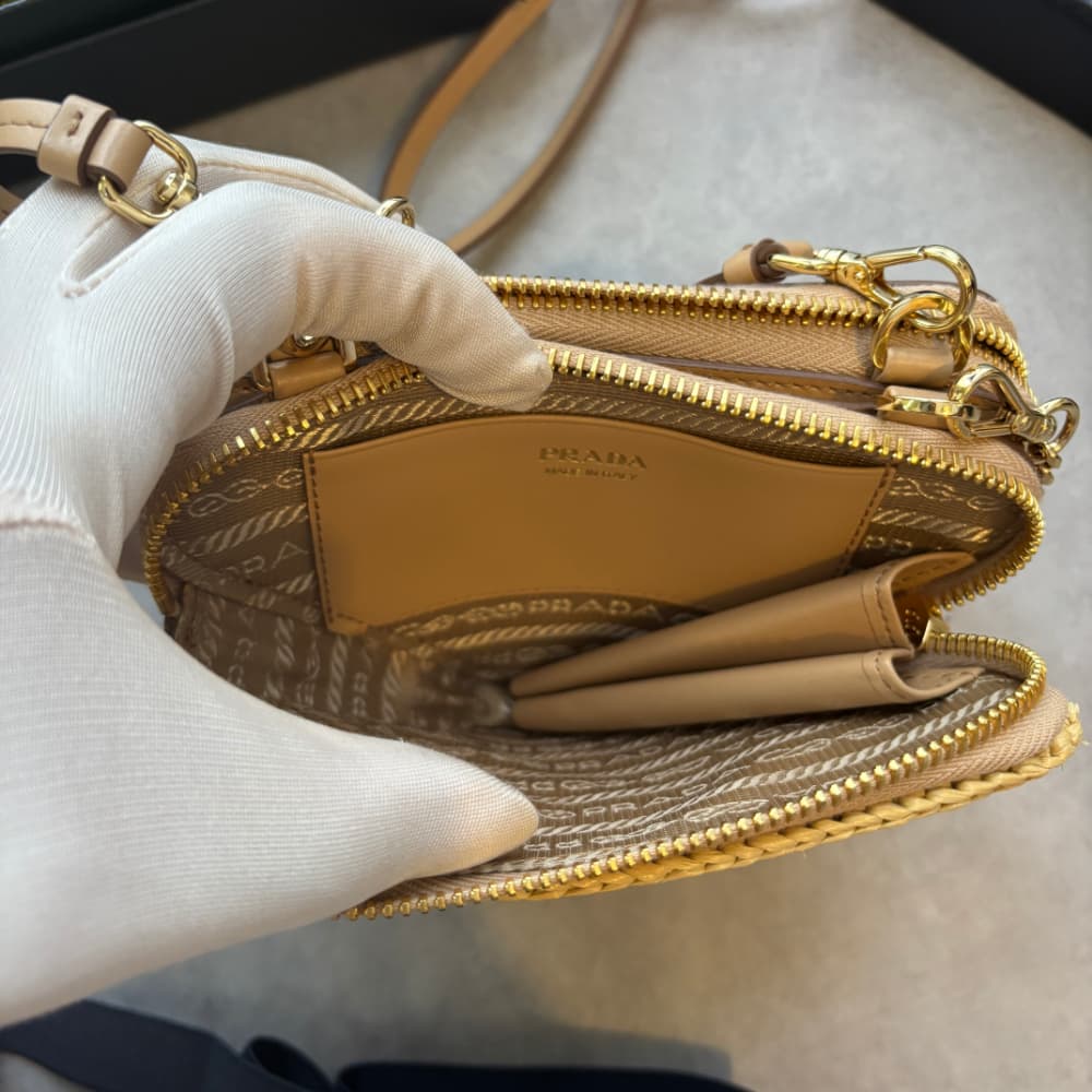 未使用 プラダ　ラフィア レザーミニポーチ ナチュラル ショルダーバック