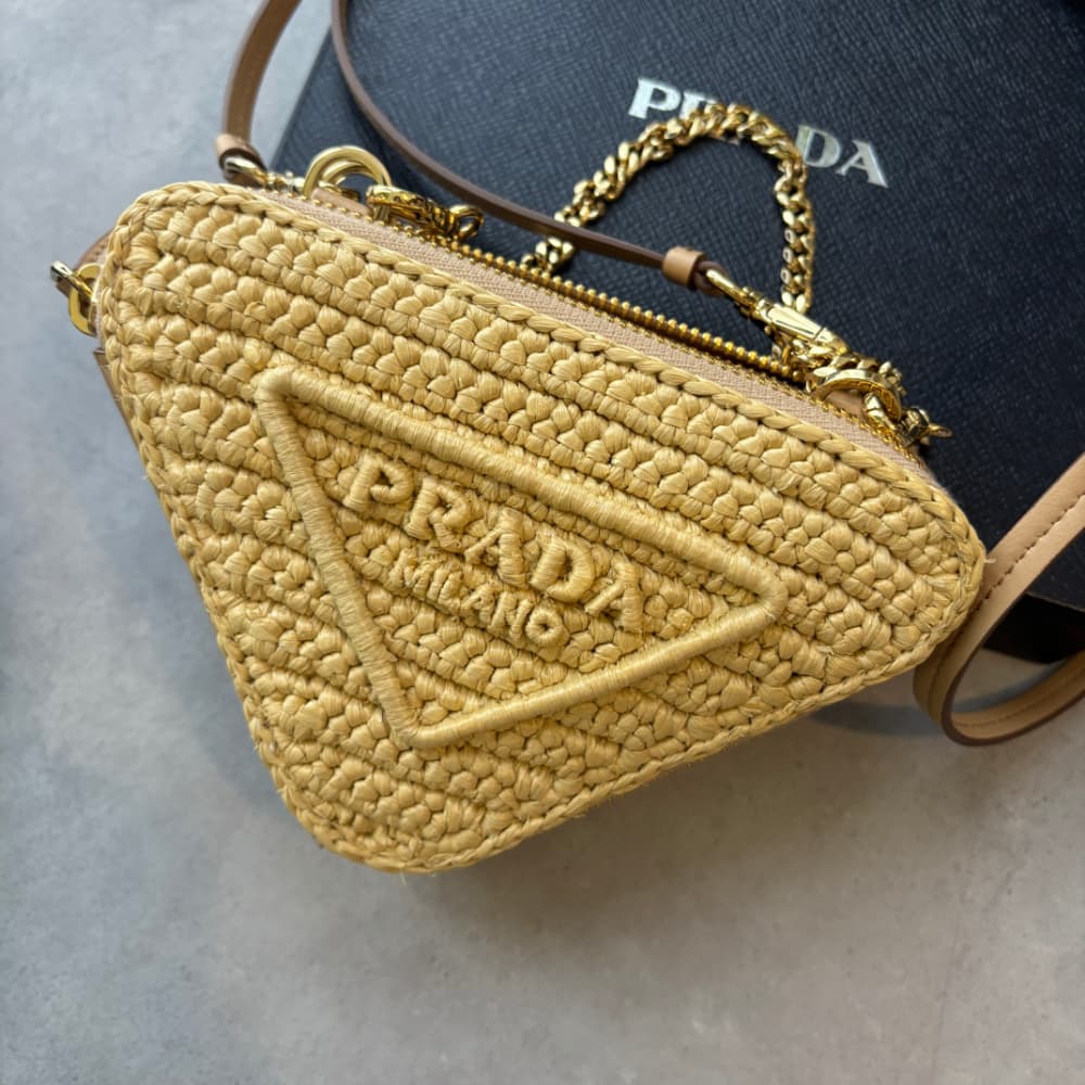 未使用 プラダ　ラフィア レザーミニポーチ ナチュラル ショルダーバック