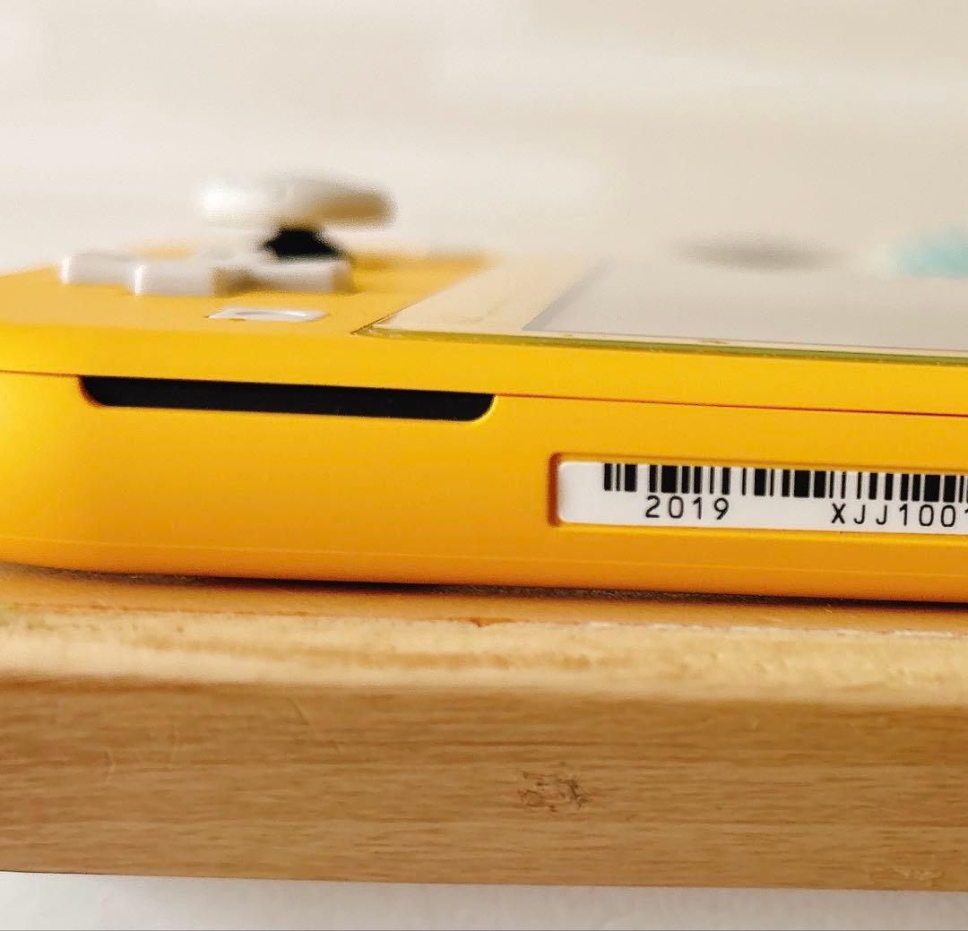 Nintendo Switch Light イエロー