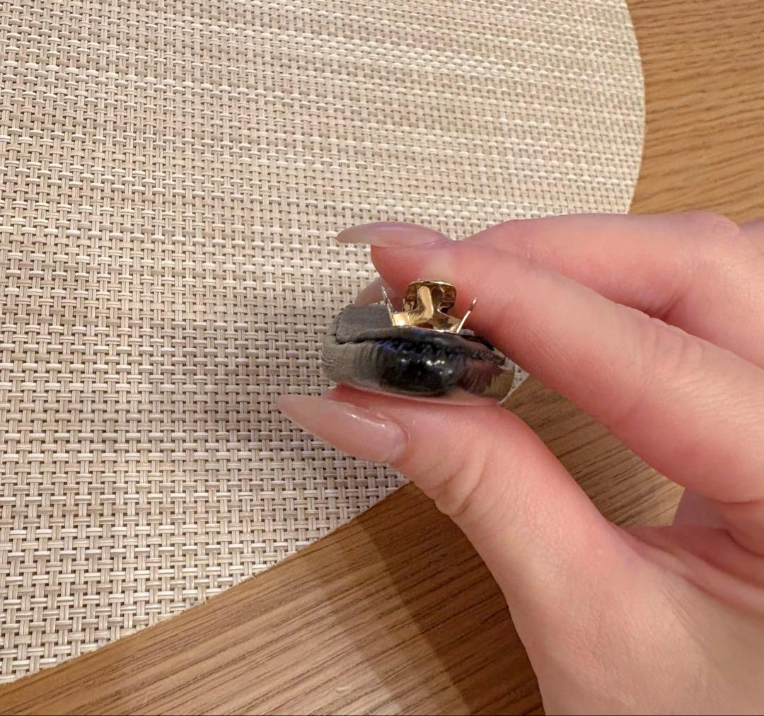 MIUMIU✨ パテントレザー ヘアクリップ ブラック