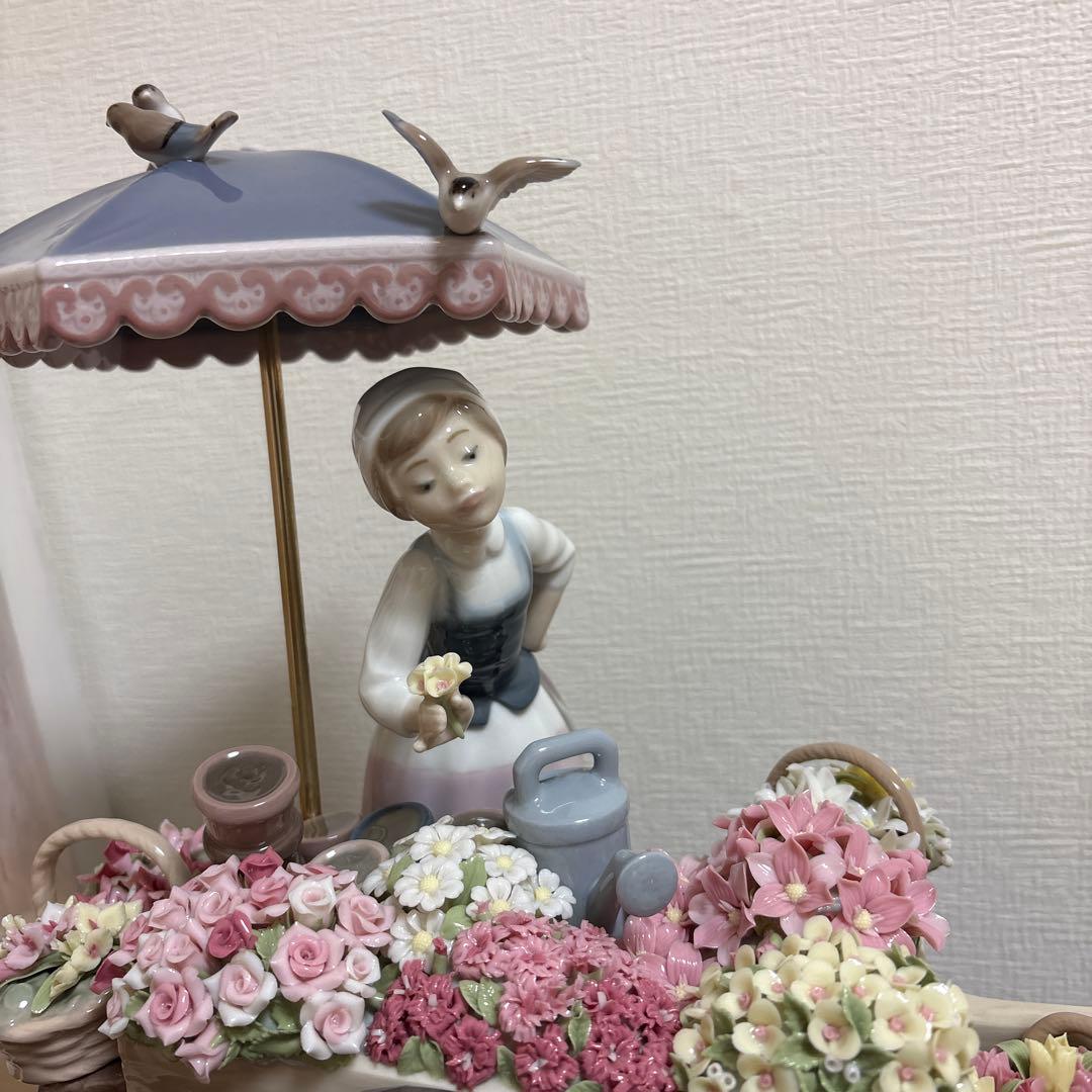 リヤドロ LLADRO [公園通りの花屋さん」ガラスケースと台座付き！綺麗！