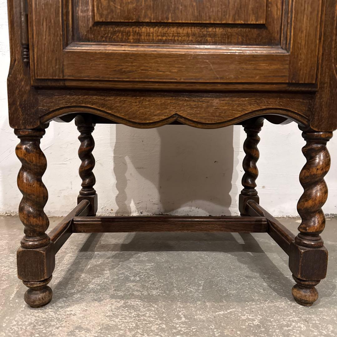 ヴィンテージ　木製サイドテーブル　　扉収納付き