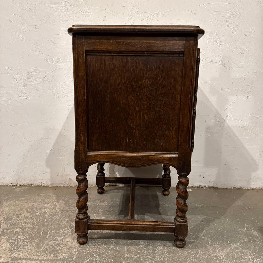 ヴィンテージ　木製サイドテーブル　　扉収納付き