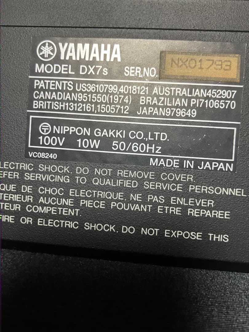 YAMAHA DX7 シンセサイザー 本体と音色データ