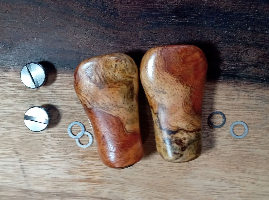 花梨ノブ　シマノ　ダイワ　リールノブ　ハンドルノブ　ベイトフィネス　　紅白青