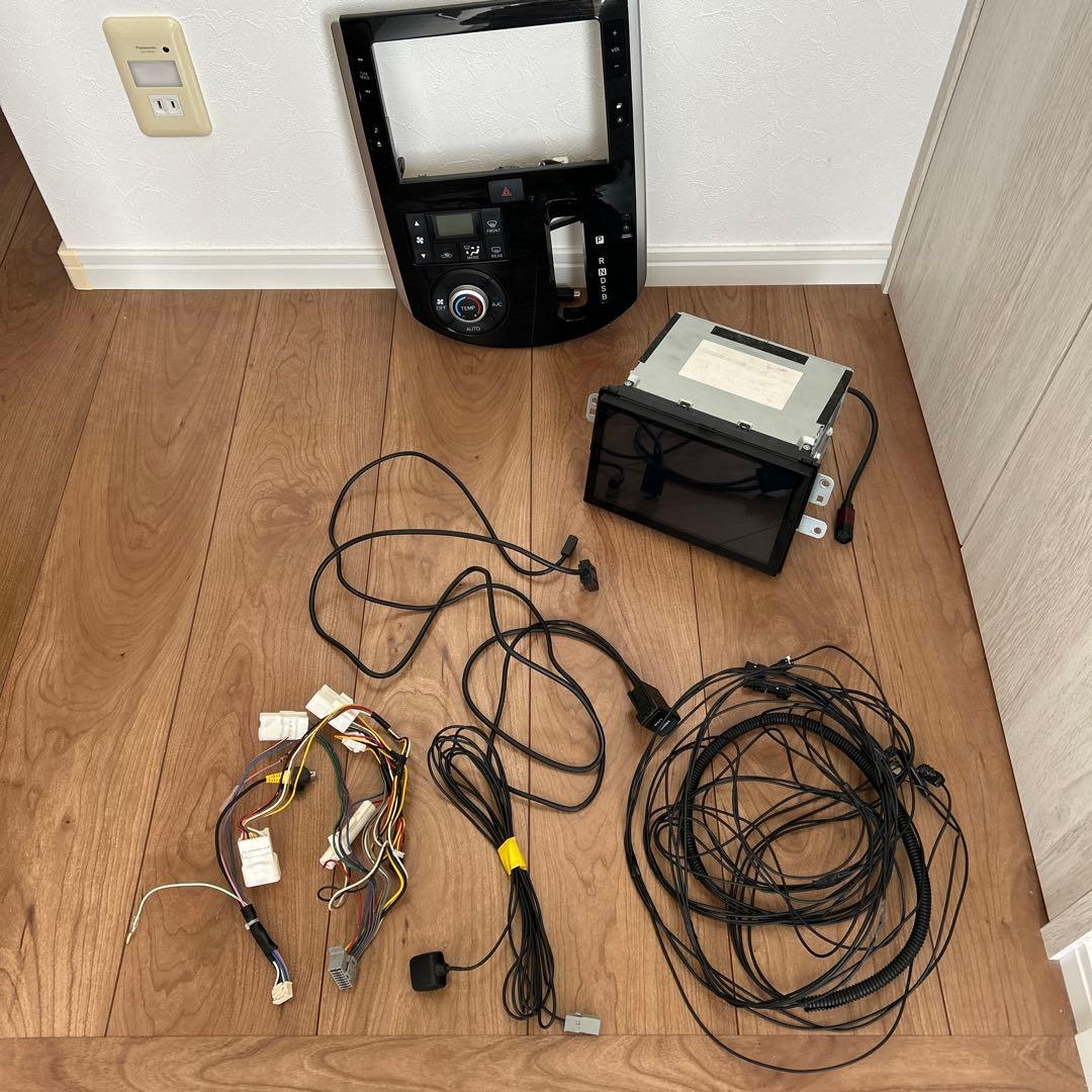 美品8インチナビ2023年地図NSZN-X68Dタント専用パネルセット