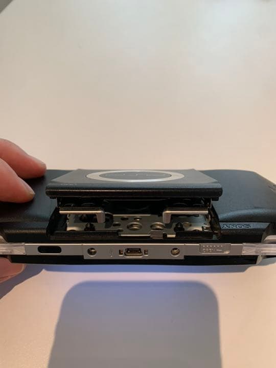 【まとめ売り】PSP2台、充電機、イヤホン用コードのセット