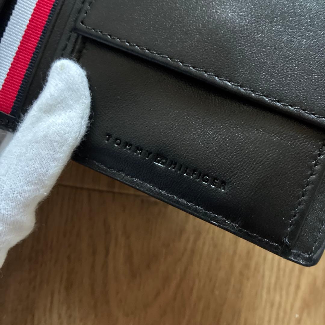 【未使用品】トミーヒルフィガー ロゴプレート 二つ折り財布 ブラック 箱付き