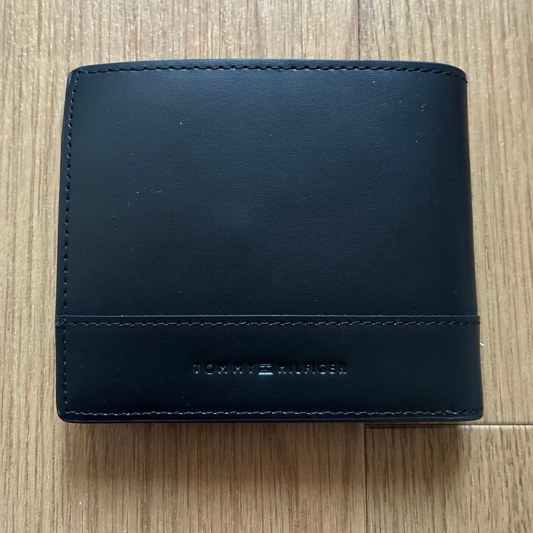 【未使用品】トミーヒルフィガー ロゴプレート 二つ折り財布 ブラック 箱付き
