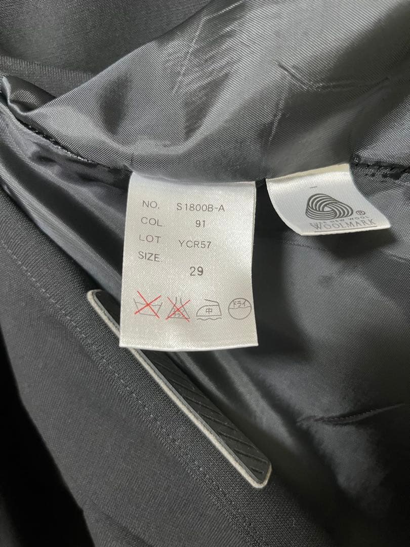 No22 リクルートスーツ ジャケット25号　スカート29号　黒