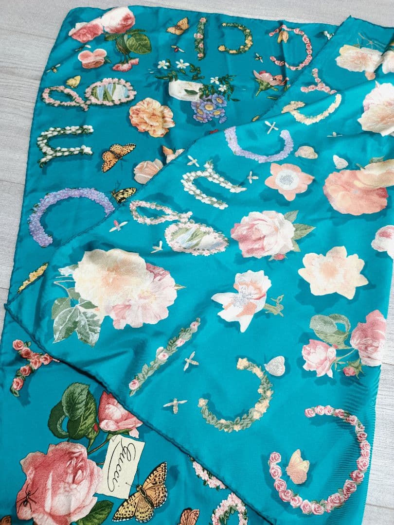 GUCCI グッチ スカーフ 大判　花柄 　蝶　シルク100%　ブルーグリーン