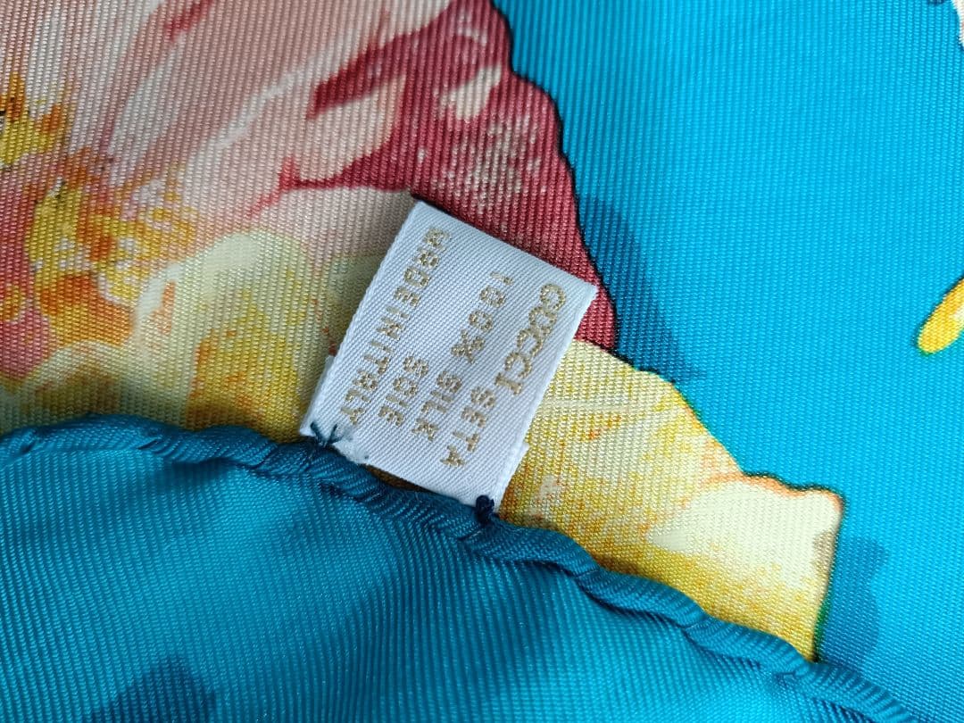 GUCCI グッチ スカーフ 大判　花柄 　蝶　シルク100%　ブルーグリーン