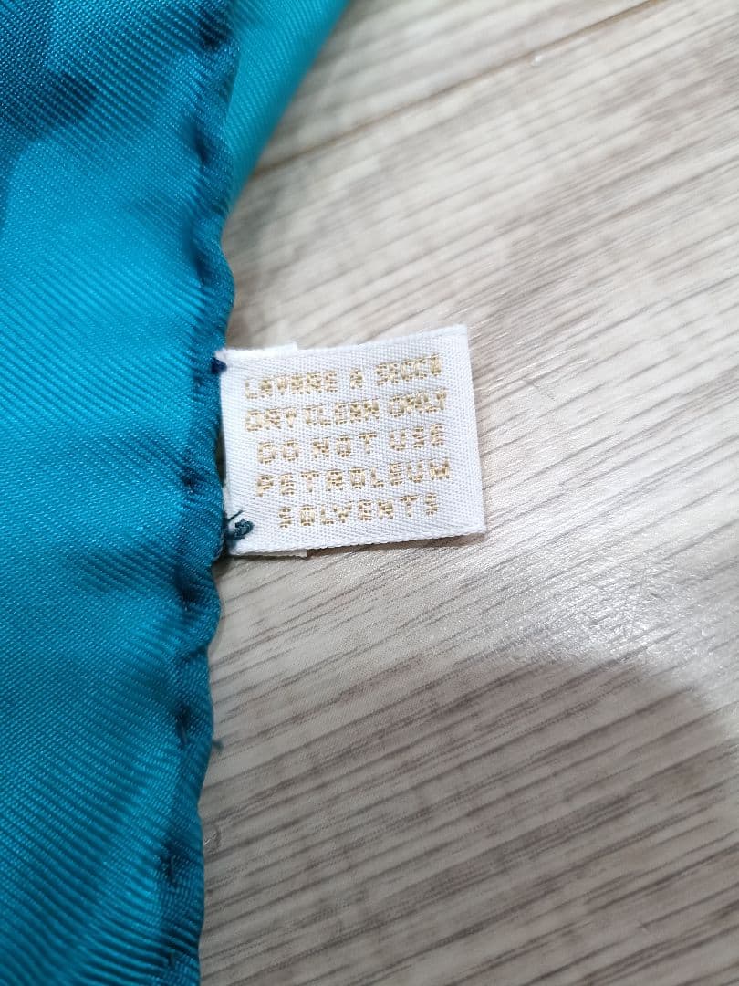 GUCCI グッチ スカーフ 大判　花柄 　蝶　シルク100%　ブルーグリーン