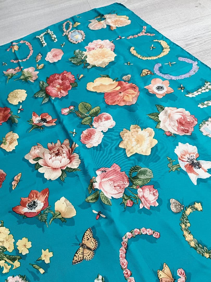 GUCCI グッチ スカーフ 大判　花柄 　蝶　シルク100%　ブルーグリーン