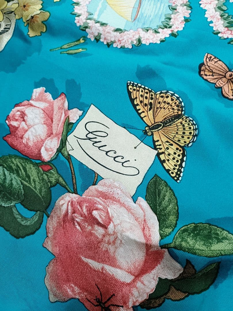 GUCCI グッチ スカーフ 大判　花柄 　蝶　シルク100%　ブルーグリーン
