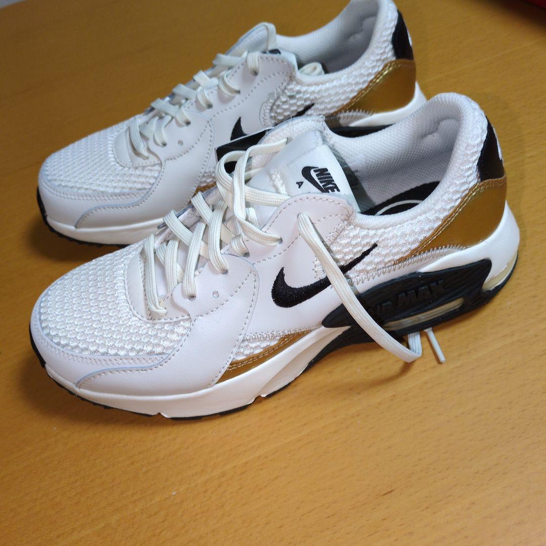 NIKE　AIR MAX EXCEE エアマックスエクシー 24cm ホワイト