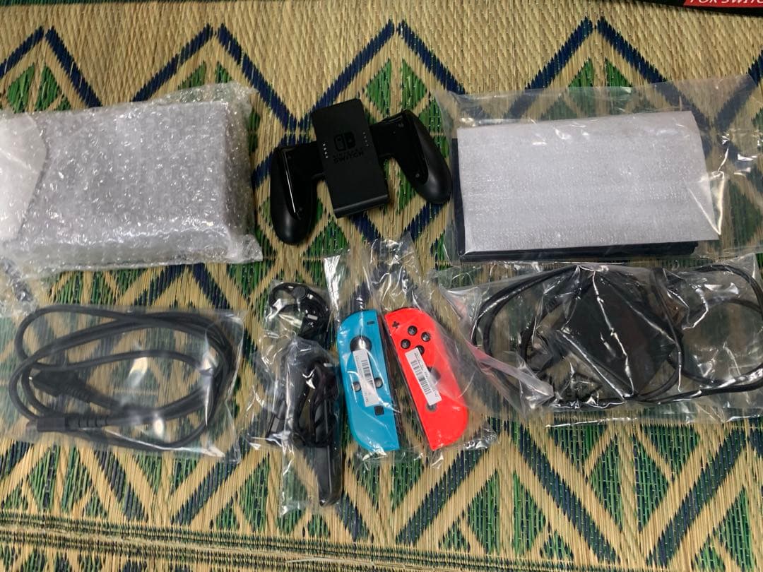 Nintendo Switch 本体 青/赤　付属品全て揃ってます