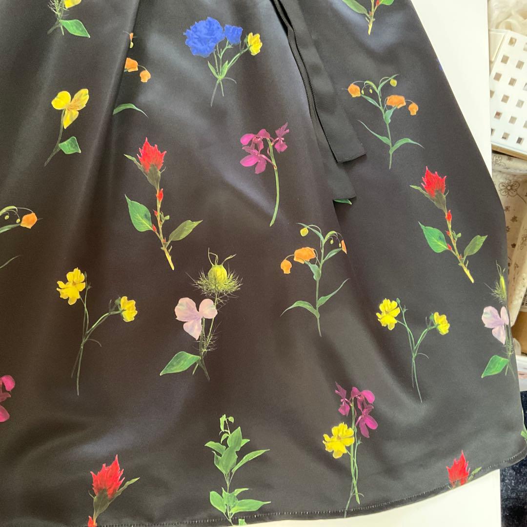 最終値下げ。エムズグレイシー　サテンブラック花柄ワンピース　未使用タグ付き