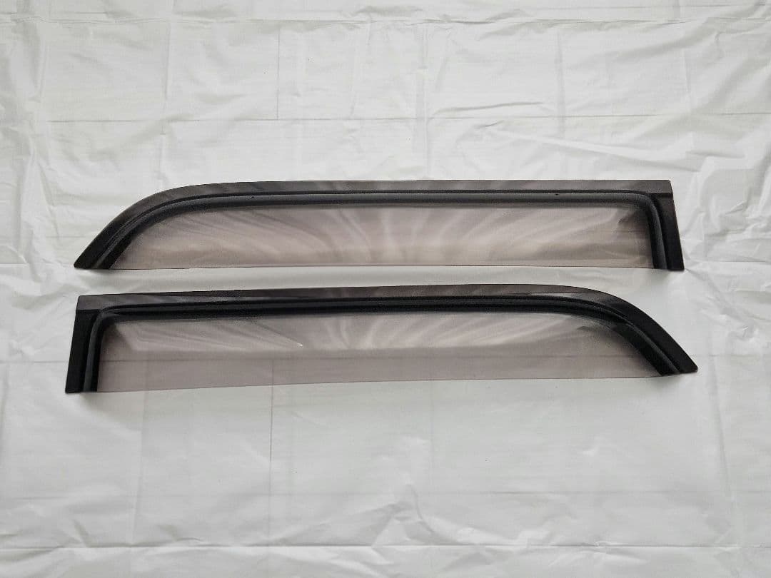 185ハイラックスサーフ　純正バイザー⇒ピーっす