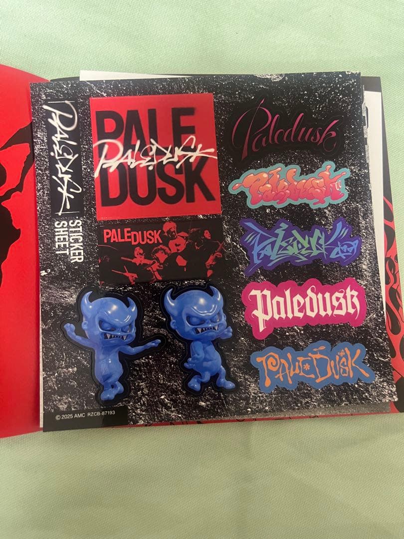 ペイルダスク直筆サイン　アルバム　ツアー先行予約シリアルコード付き　ステッカー