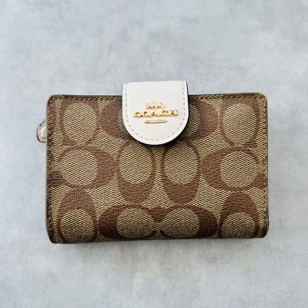 COACH シグネチャー ミディアム コーナー ジップ ウォレット カーキ×白
