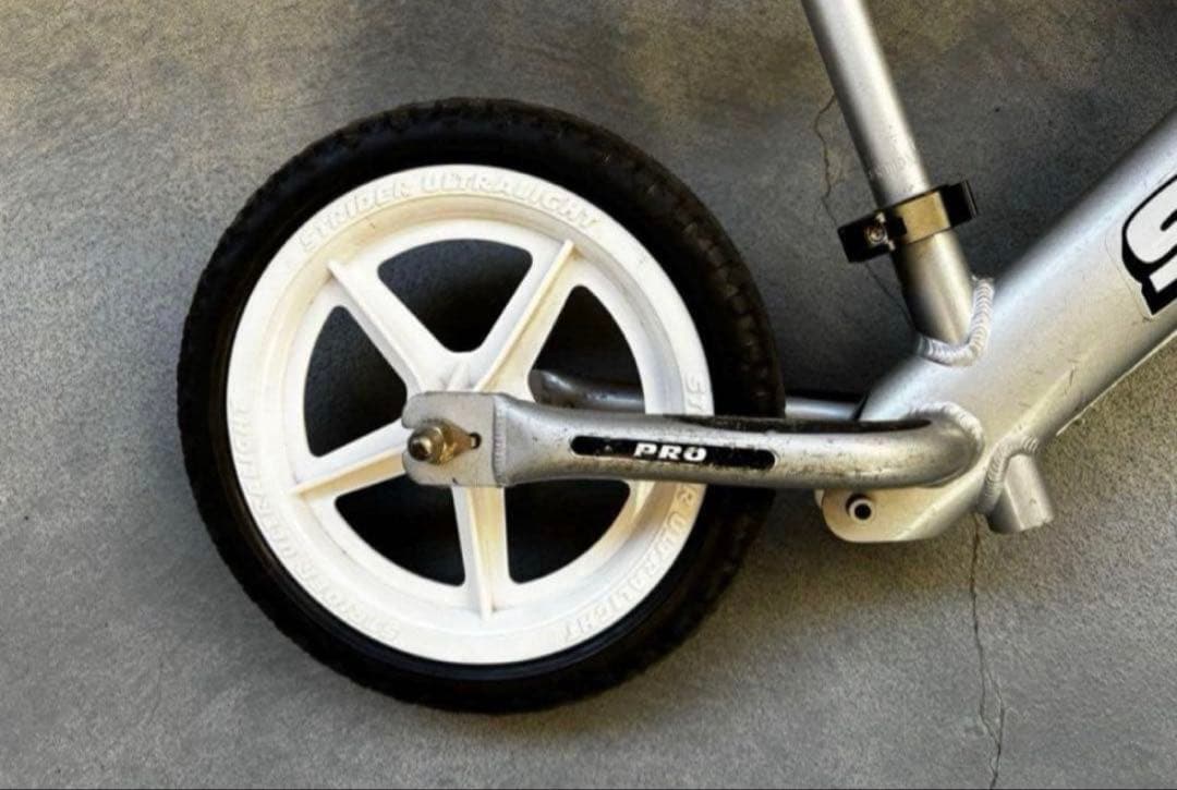 自転車 キッズバイク キックバイク ストライダー PRO シルバー