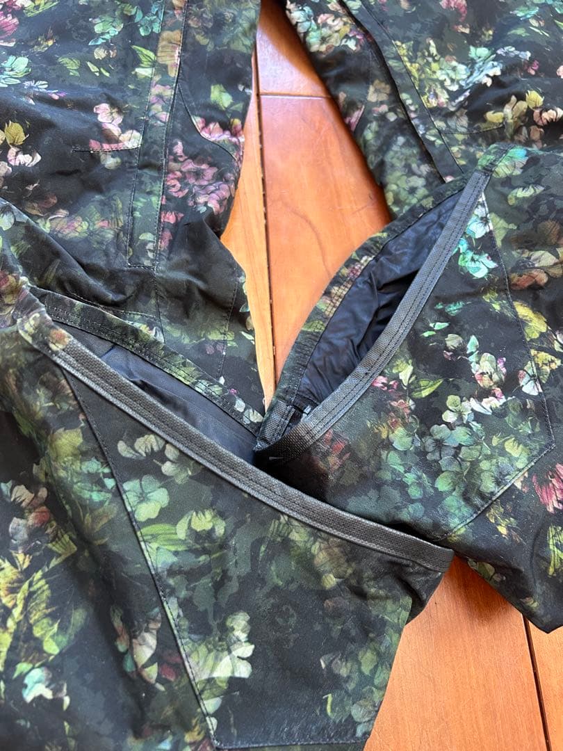 美品　VOLCOM GORE-TEX 花柄　レディースパンツ M