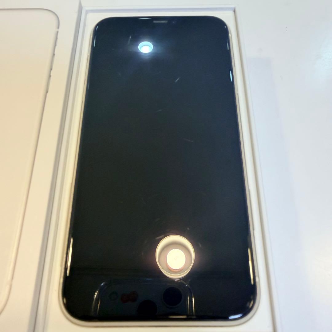 Apple iPhone11本体 ホワイト　64G B