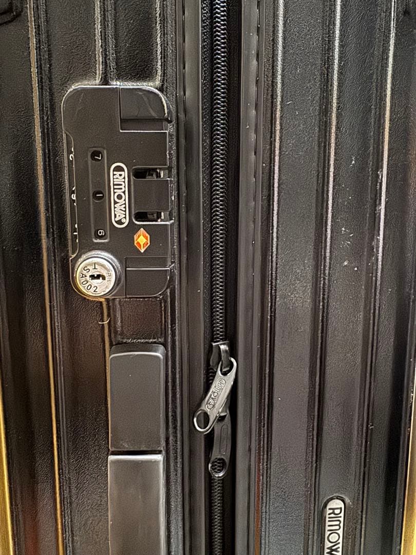 RIMOWA ブラック キャリーケース 中型