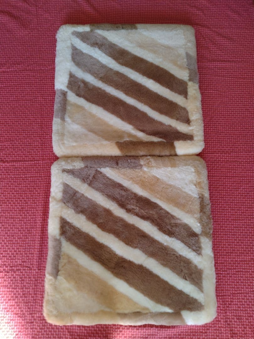 エクセルヒューマンExcelHuman ムートン座布団　新品未使用