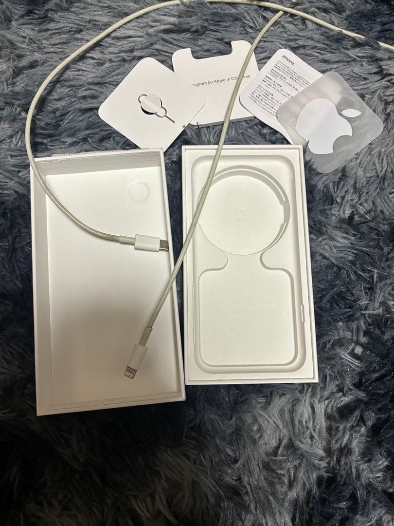 K*K様 Apple iPhone SE 第三世代　ブラック 本体　不具合なし