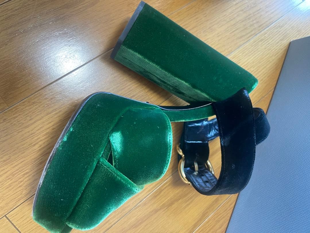 ち*み様 PRADA ベルベット 緑色 サンダル　サイズ37