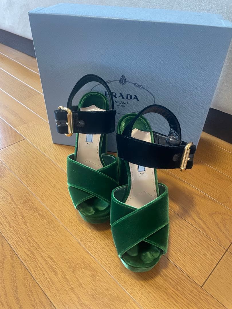 ち*み様 PRADA ベルベット 緑色 サンダル　サイズ37