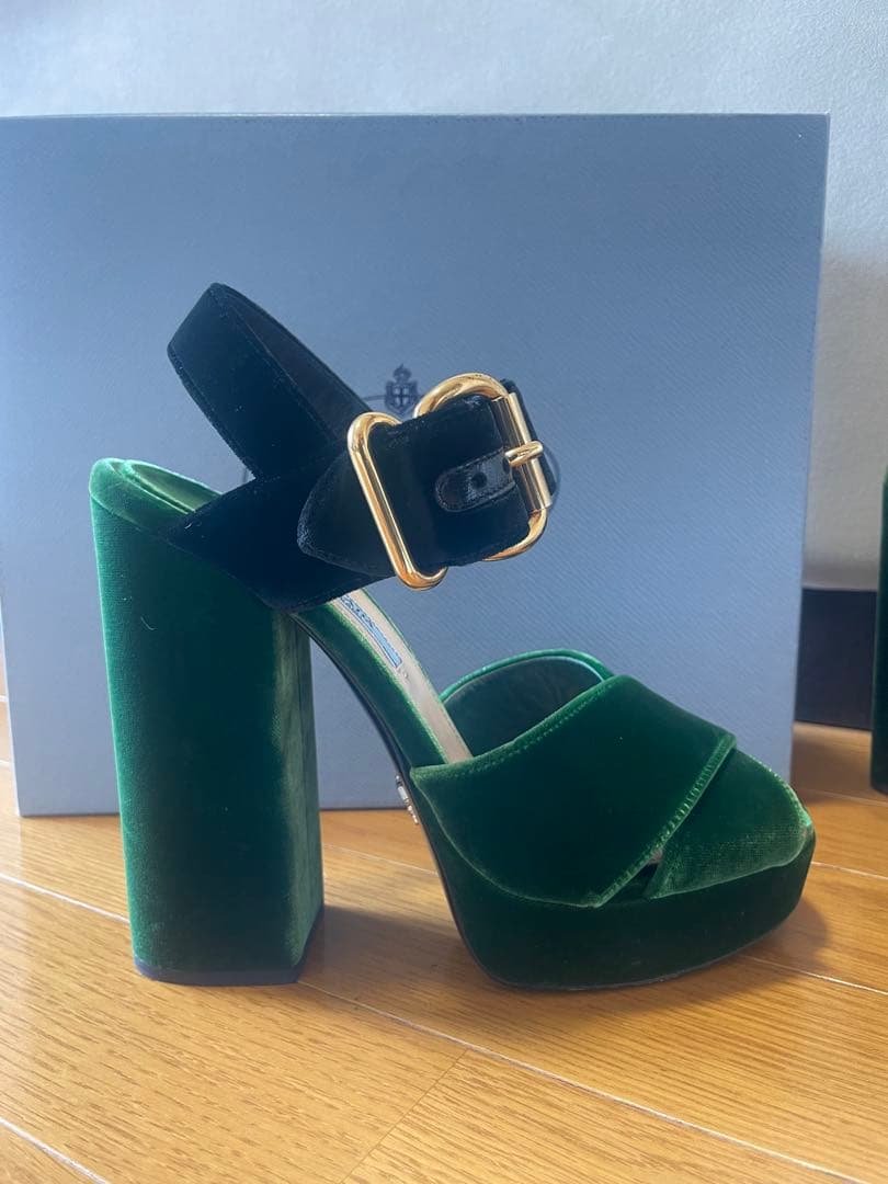 ち*み様 PRADA ベルベット 緑色 サンダル　サイズ37