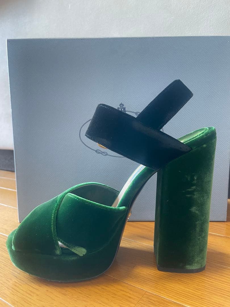 ち*み様 PRADA ベルベット 緑色 サンダル　サイズ37