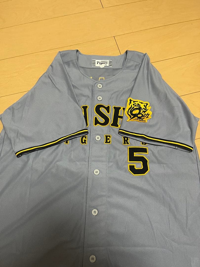 阪神タイガース　レプリカユニフォーム90周年（ビジター）　近本選手　Oサイズ