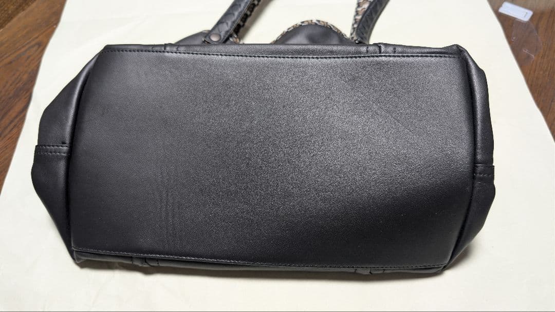 ♡　BOTTEGA VENETA ブラックレザーバッグ　正規品