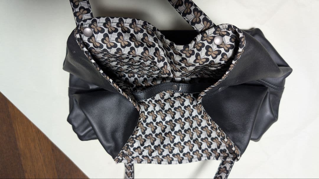 ♡　BOTTEGA VENETA ブラックレザーバッグ　正規品