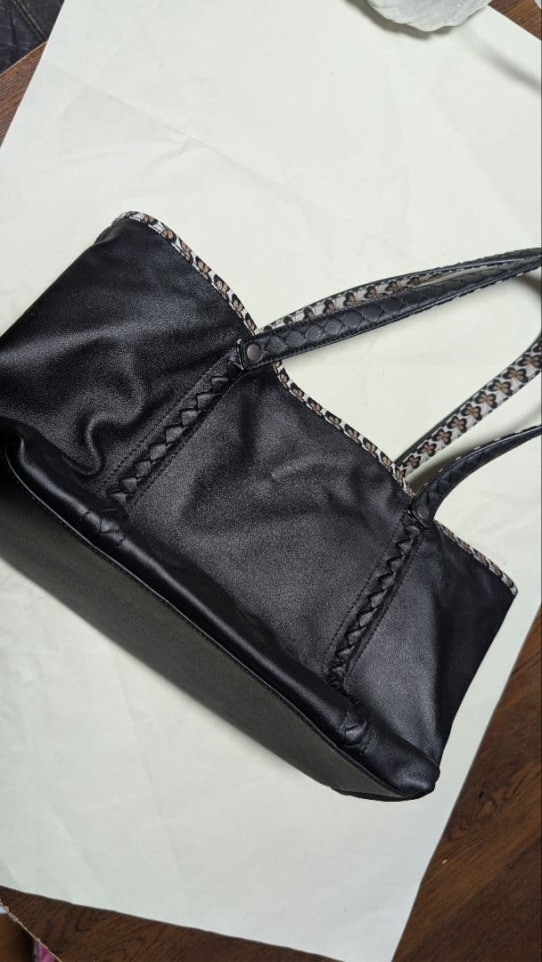 ♡　BOTTEGA VENETA ブラックレザーバッグ　正規品