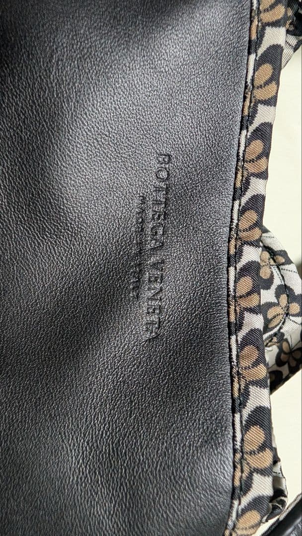 ♡　BOTTEGA VENETA ブラックレザーバッグ　正規品