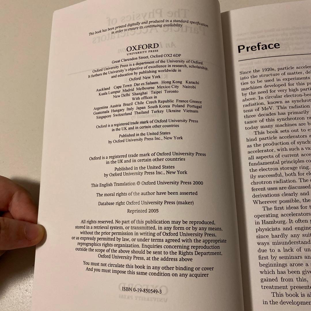 洋書 The Physics of Particle Accelerators