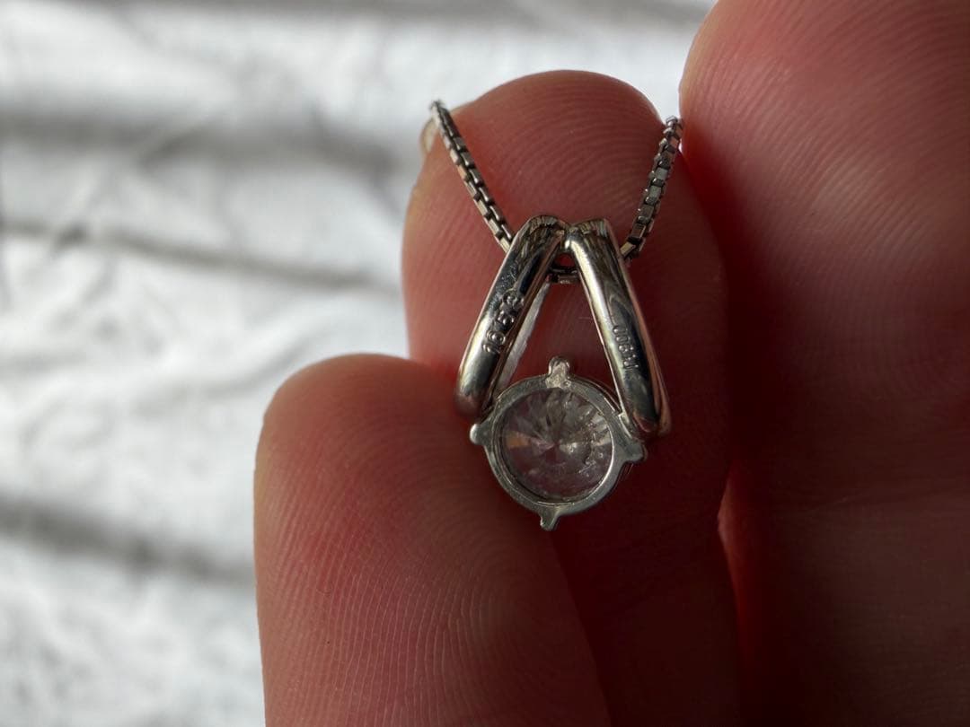 クリスタル風ストーン付きネックレス　pt850、pt900刻印