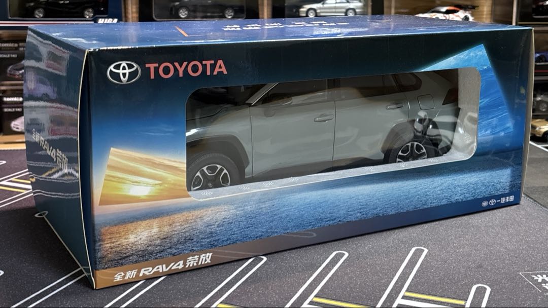 1/18 トヨタRAV4アッシュグレーメタリック×アーバンカーキ フル開閉モデル