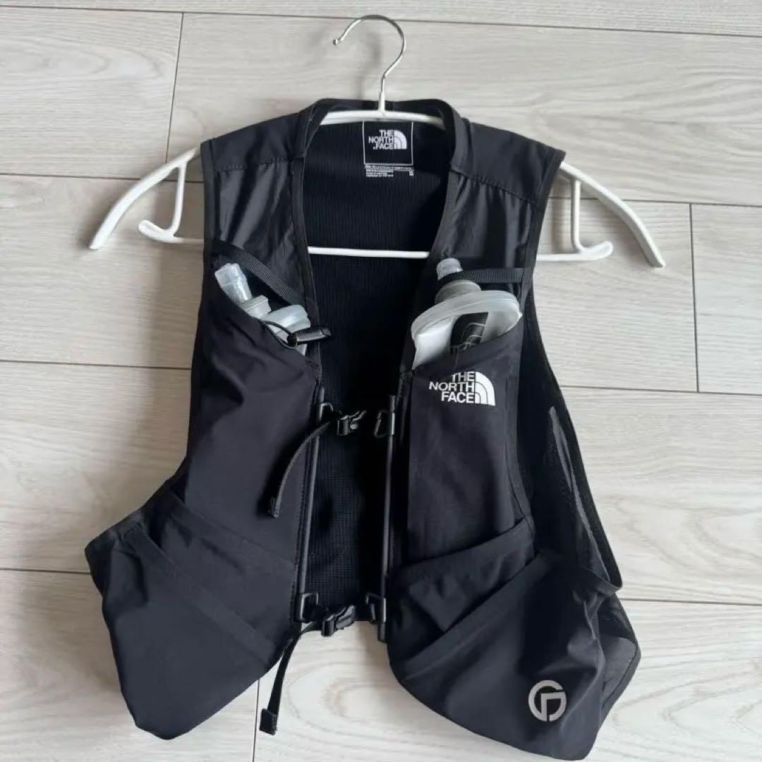 【美品】ノースフェイス　サミットランレースデイベスト8　Mサイズ