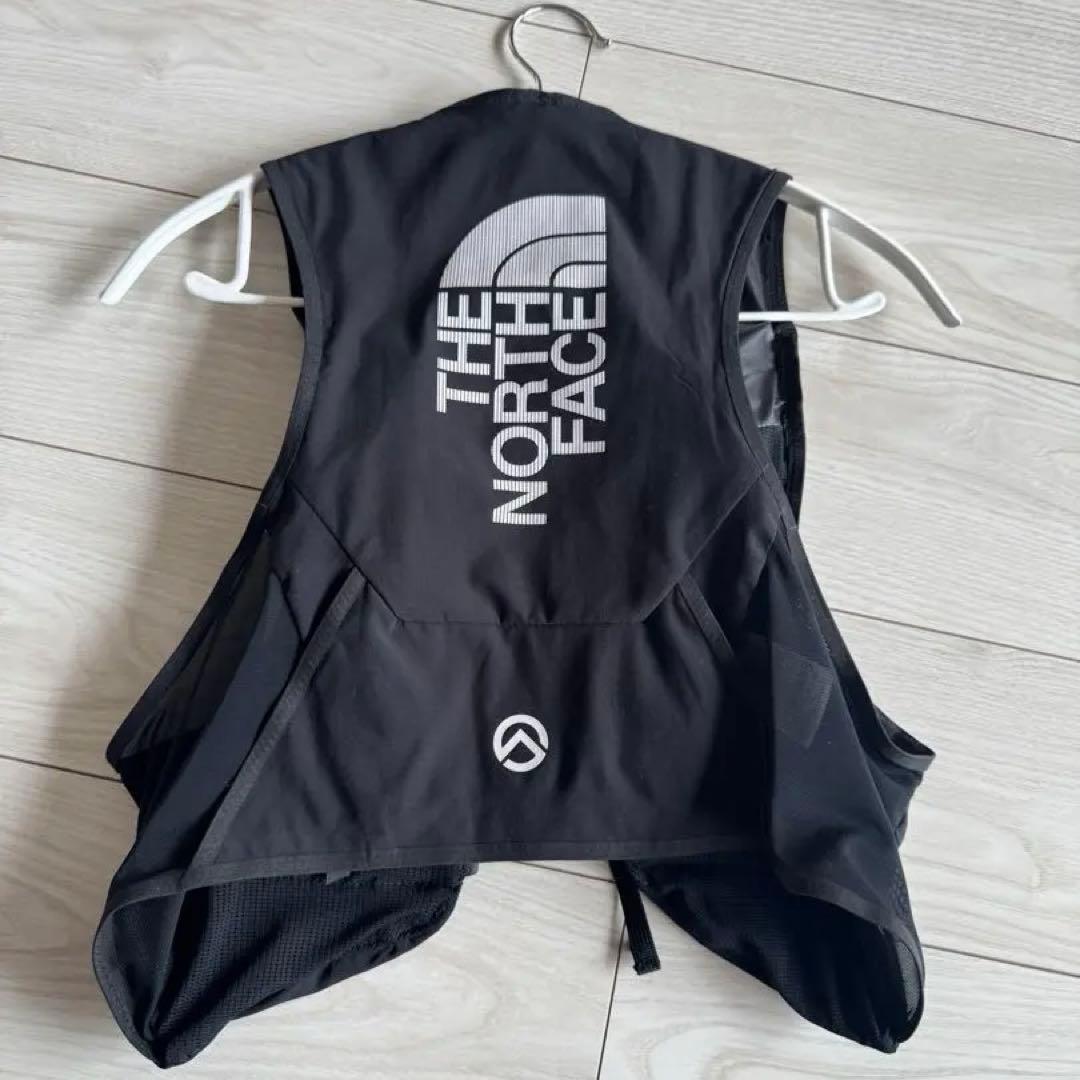 【美品】ノースフェイス　サミットランレースデイベスト8　Mサイズ