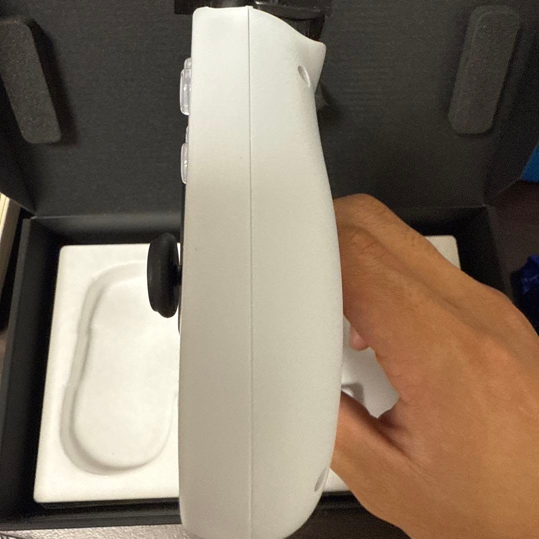 スマートフォン用ゲームコントローラーバックボーン